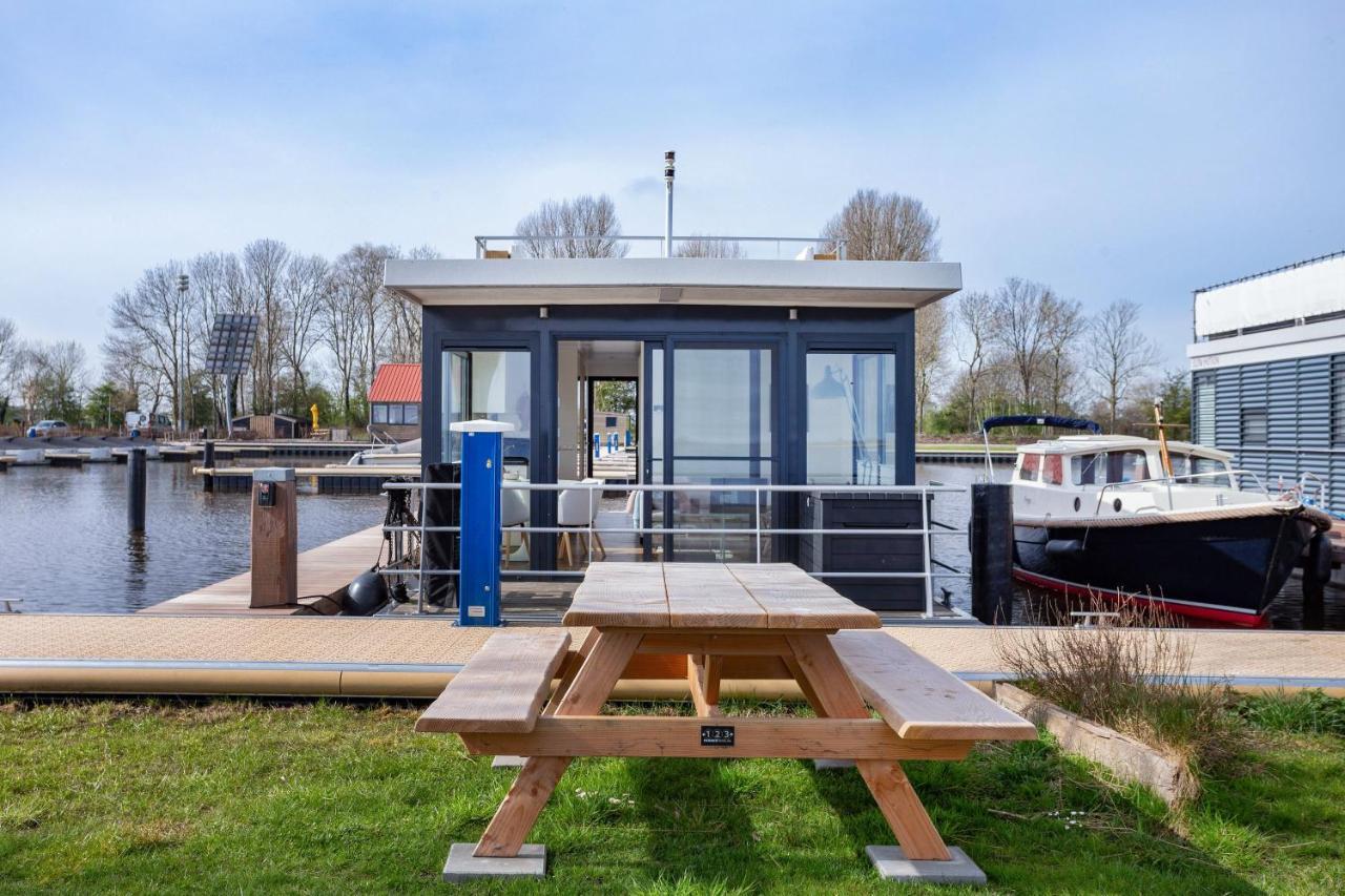Welcome In - Houseboat Agua Dolce Met Tuin, Paviljoenwei 4, Sneek - Offingawier Exterior photo